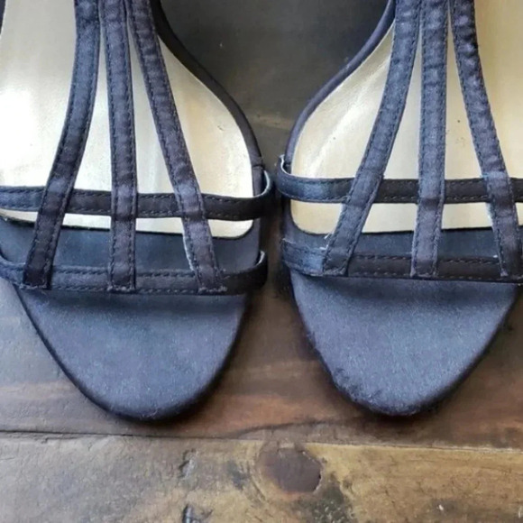 Fioni satin heels - Picture 4 of 8